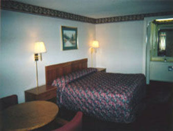 Knights Inn Dayton By Miller Lane Room photo